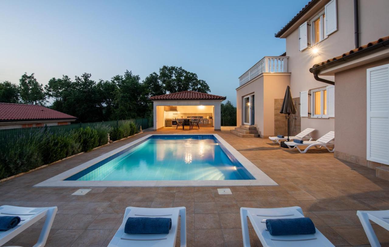 Villa Buroli With Pool, Sauna And Jacuzzi Exterior foto